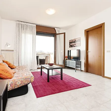 Apartment Colourful Flat Borgo Roma *