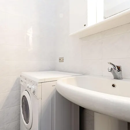 Apartment Colourful Flat Borgo Roma