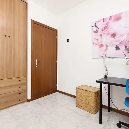 Apartment Colourful Flat Borgo Roma *
