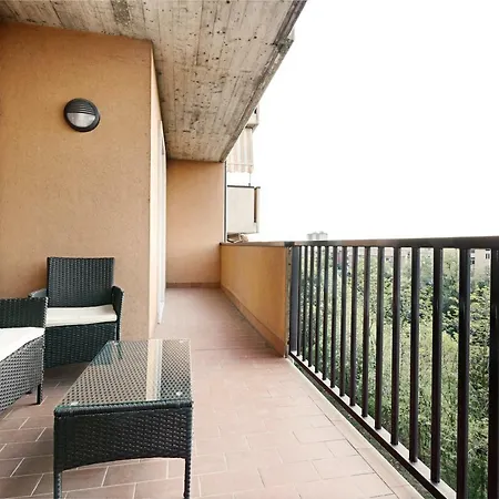 Apartment Colourful Flat Borgo Roma