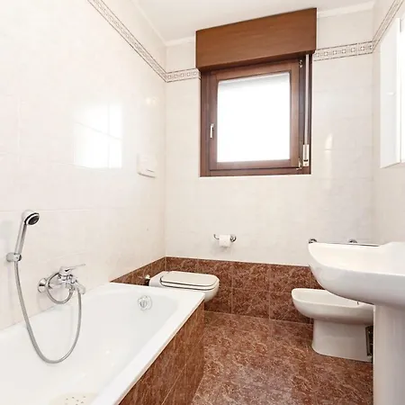Apartment Colourful Flat Borgo Roma