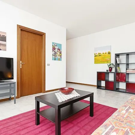 Colourful Flat Borgo Roma * Verona