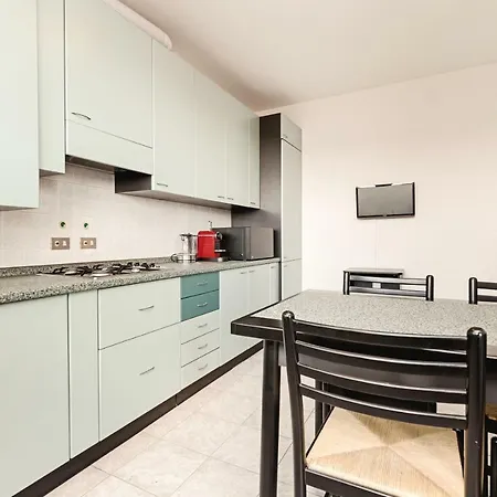 Apartment Colourful Flat Borgo Roma *
