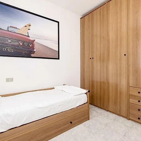 Colourful Flat Borgo Roma Apartamento
